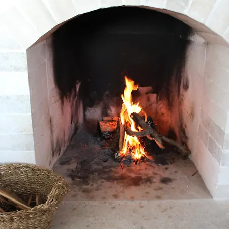 Trulli E Masseria Ianella * לוקורוטונדו