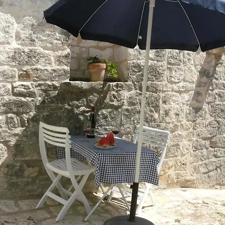 Trulli E Masseria Ianella *