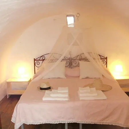 Trulli E Masseria Ianella