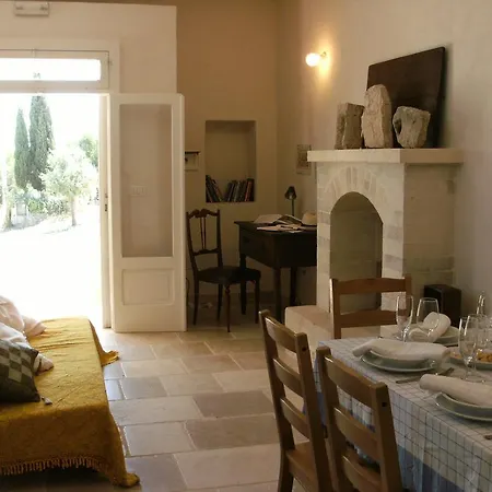 בית כפרי Trulli E Masseria Ianella