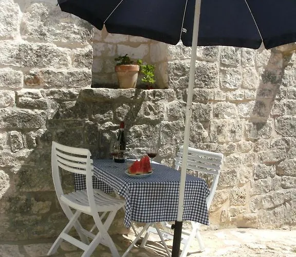 Trulli E Masseria Ianella *