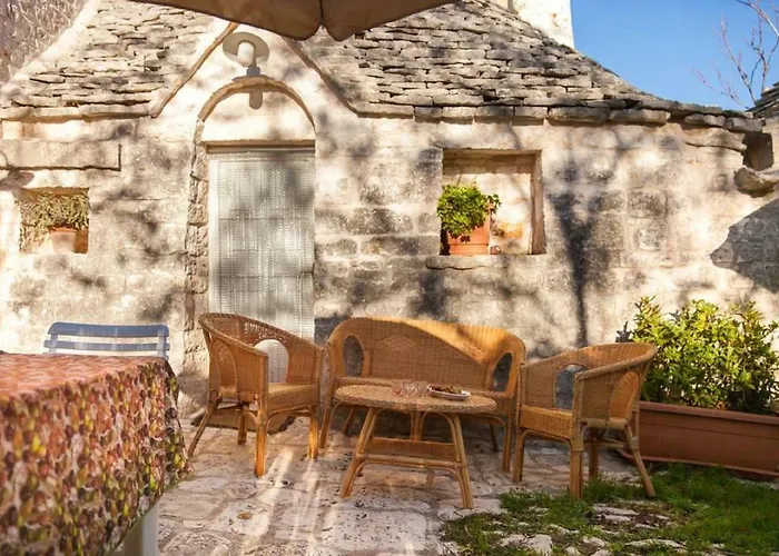 Trulli E Masseria Ianella 乡村民宿